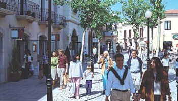 La Roca Village: Chic Outlet Shopping, Santa Agnès de Malan…